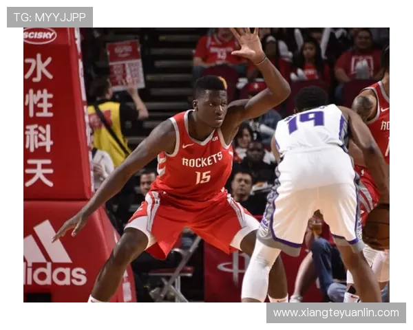 怀特首节火力全开半场贡献18分3板3助表现抢眼状态火热